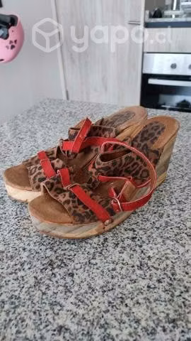 Zapatos en muy buenas condiciones , Consultar