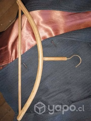 Gancho de ropa antiguo de madera