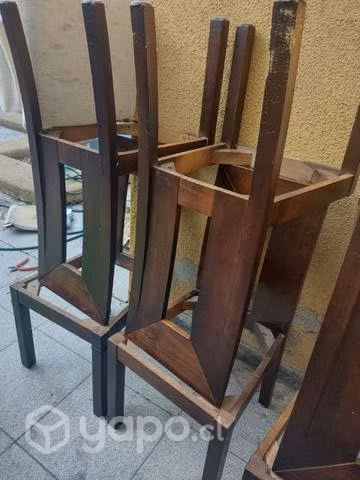 Comedor de madera con detalles para retocar