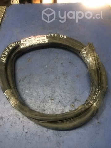 Goma contorno pilar puerta delantera izq Montero