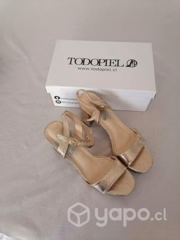 Sandalias doradas fiesta