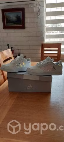 Zapatilla adidas