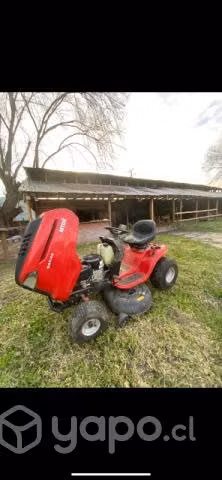 Tractor corta cesped