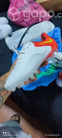 Zapatos de fútbol profesionales en oferta