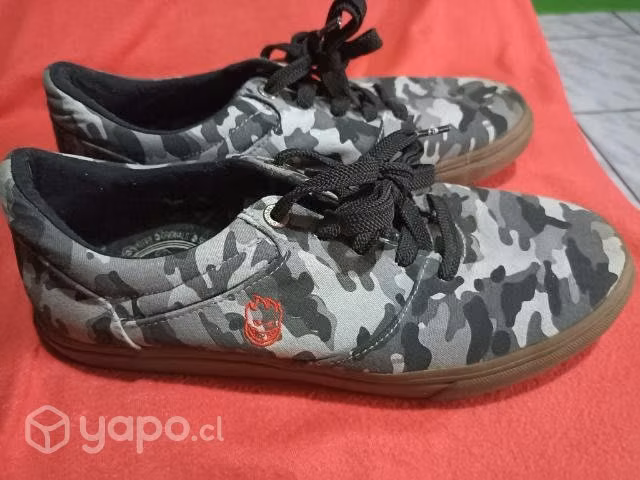Zapatillas marca "Spitfire" talla 43