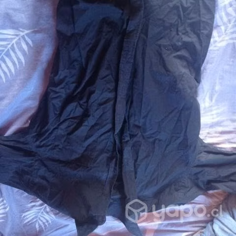 Camisa negra 16 y pantalón negro XL