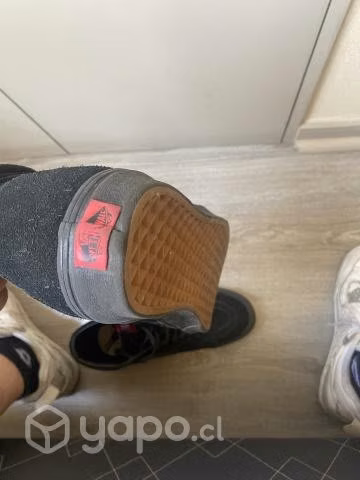 Vans old schol talla 43US y un 9UK - Imagen 3