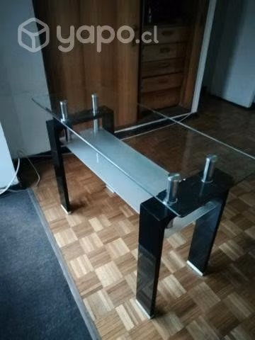 Mesa de arrimo con base de vidrio