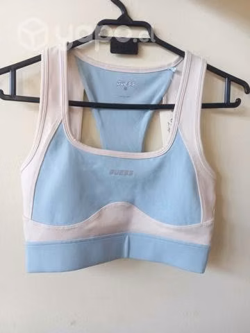 Top desportivo guess color blanca y celeste XS
