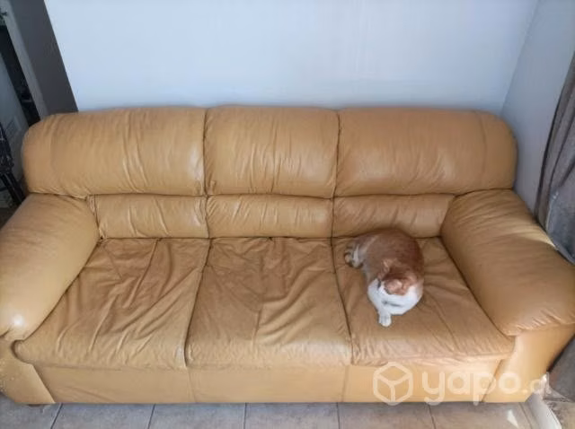 Sillón cuero amarillo usado - Imagen 2