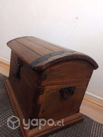 Hermoso baúl de madera - Imagen 3