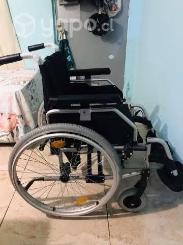 silla de ruedas. Nueva en buen precio.