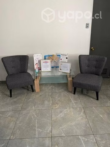 2 Sitiales y mesa de centro