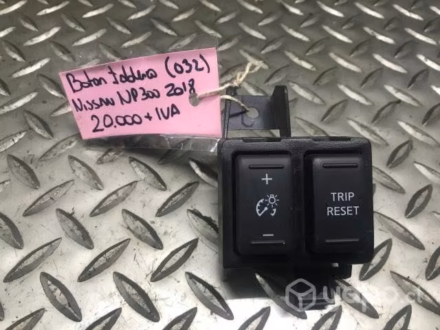 Boton (032) tablero Nissan NP300 2018