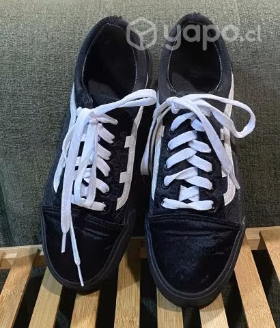 Zapatilla urbana negra con blanco - Imagen 2