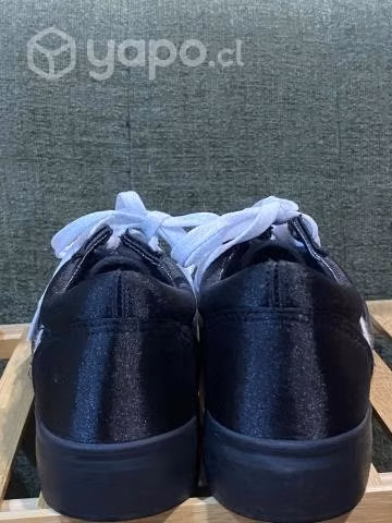 Zapatilla urbana negra con blanco - Imagen 4