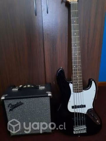 Bajo Squier Fender 5 cuerdas + amplificador rumble