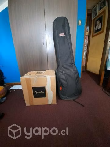 Bajo Squier Fender 5 cuerdas + amplificador rumble