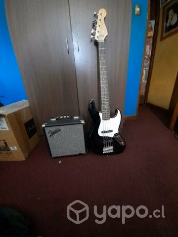 Bajo Squier Fender 5 cuerdas + amplificador rumble