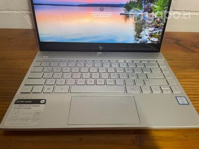 Laptop HP ENVY 13 + cargador original - Imagen 4
