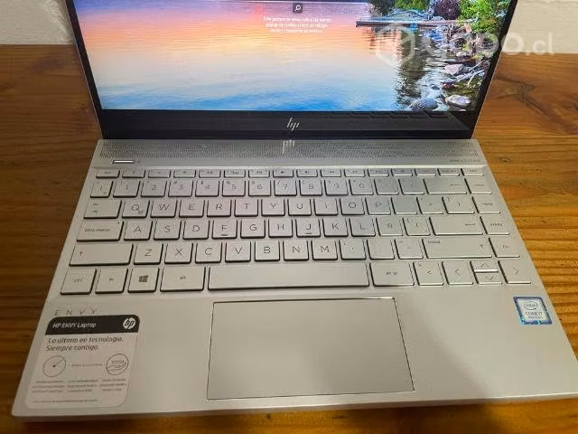 Laptop HP ENVY 13 + cargador original - Imagen 3