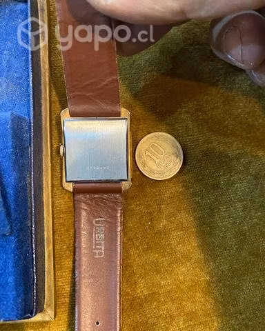 Reloj urbita rectangular enchapado en oro SIN USO