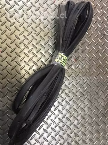 Goma contorno puerta trasera derecha Mazda BT50 20