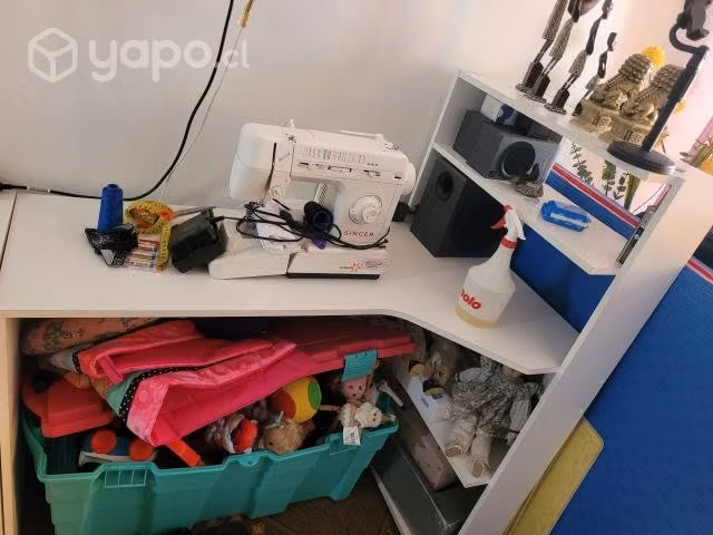 Escritorio, sofá, mesa de centro, alfombra