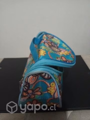 Cosmético con estampado de flores