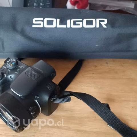 Cámara Fotográfica y trípode poco uso
