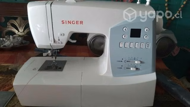 Máquina De Coser Singer Digital 7426