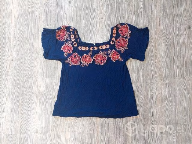 Polera mujer bordada