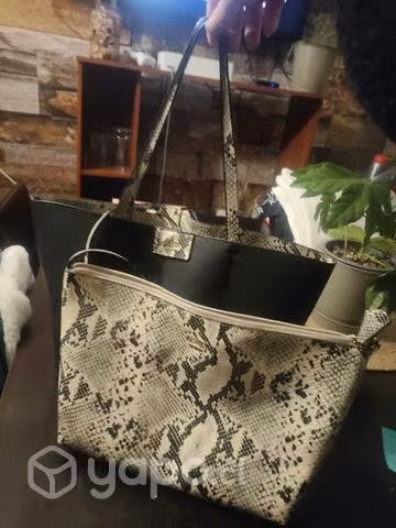 Bolso Guess grande, reversible impecable