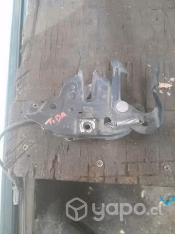 Chapa de capot Nissan tiida