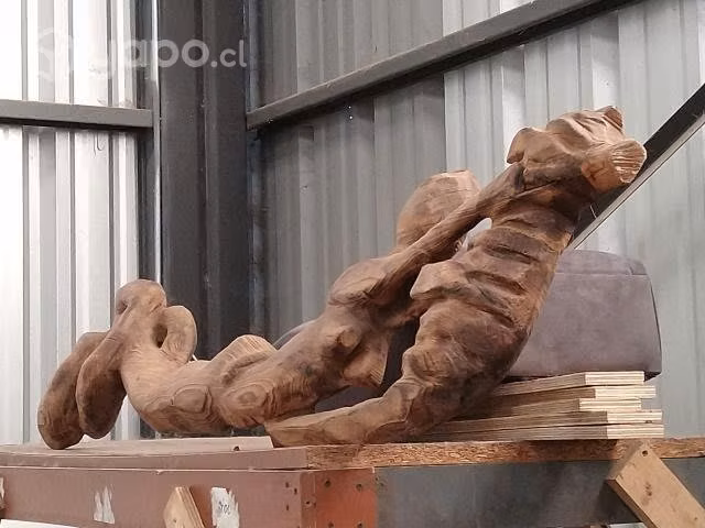 Mueble 23: escultura de sirena madera