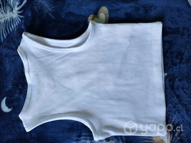 Top blanco y poleras solo un uso