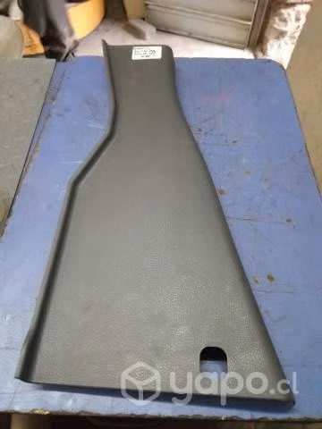 Tapiz cubre pilar trasero inferior izq Vw Amarok