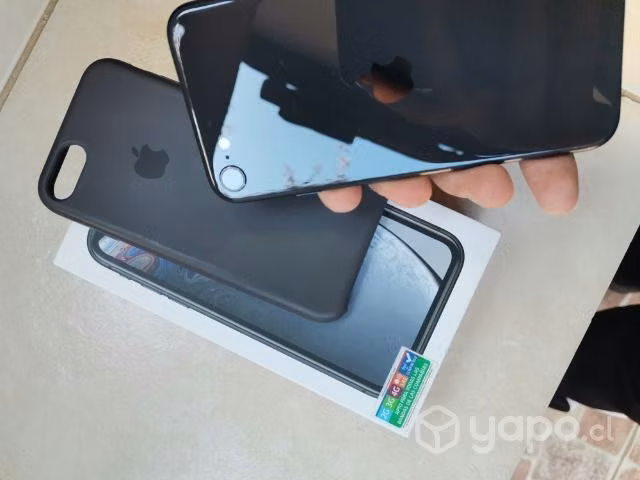 Iphone se, 128gb, sin detalles.