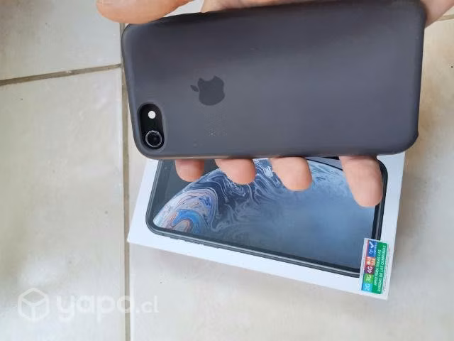 Iphone se, 128gb, sin detalles.