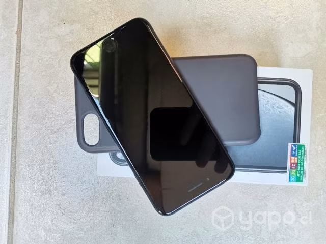 Iphone se, 128gb, sin detalles.