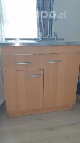 Mueble con lavaplato y llave incluída