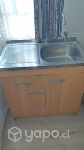 Mueble con lavaplato y llave incluída