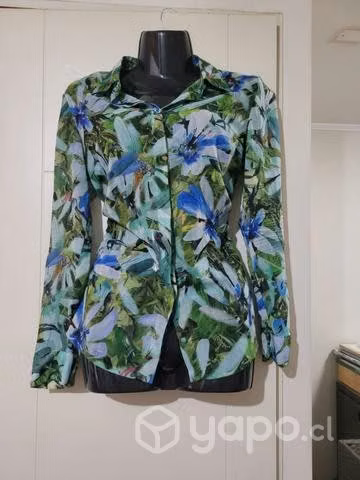 Camisas y vestidos, diferentes marcas