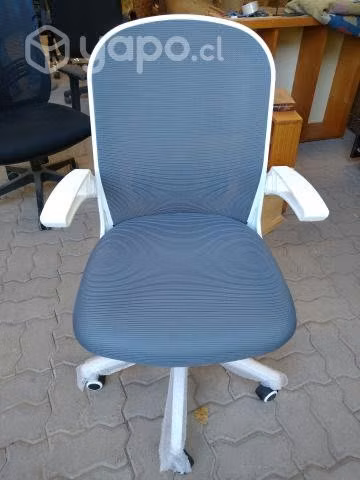 Mueble 16: silla de oficina
