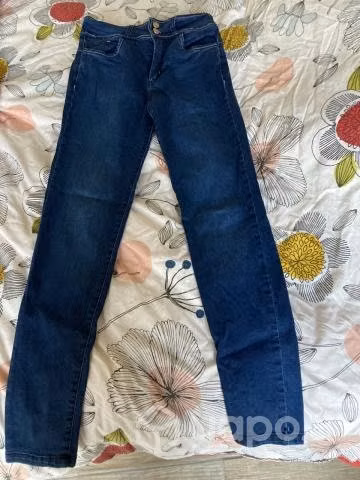 Jeans Azul tiro alto pitillo talla 42