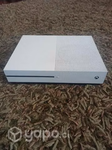 Xbox One S de un Tera con dos manillas y dos juego