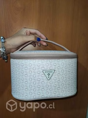 Cosmetiqueros guess