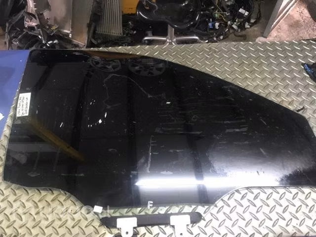 Vidrio puerta delantera derecha Nissan NP300