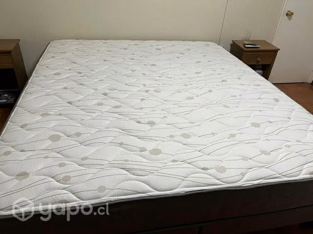 Cama King,almohadas, veladores, sábanas cobertor - Imagen 2