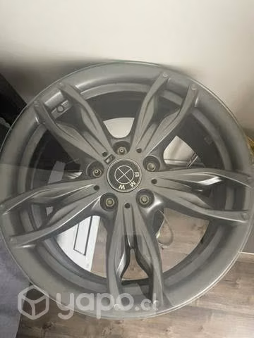 Mesa con llanta bmw 240M
